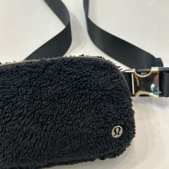 lululemon athletica Handbags - Lululemon Black Sherpa Bag with Gold Zipper